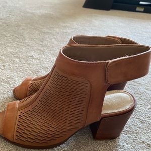 Vince Sandals